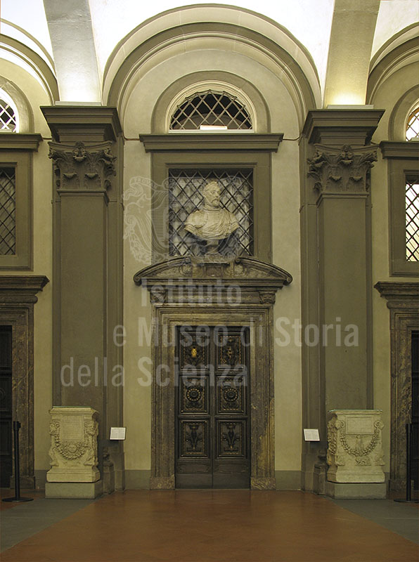 Teatro Mediceo: the door of the cabinet with a bust of Francesco I de' Medici on it. Galleria degli Uffizi, Florence.