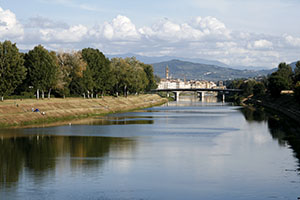 Il fiume Arno presso il Parco delle Cascine, Firenze.