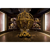 Sala III - La rappresentazione del mondo, con in primo piano la sfera del Santucci, Museo Galileo, Firenze.