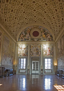 Leone X room. At the far end, a lunette by Alessandro Allori, "The Hesperides garden", Villa Ambra, Poggio a Caiano.