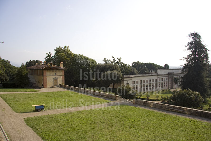 Veduta del giardino e della Limonaia di Villa Ambra, Poggio a Caiano.
