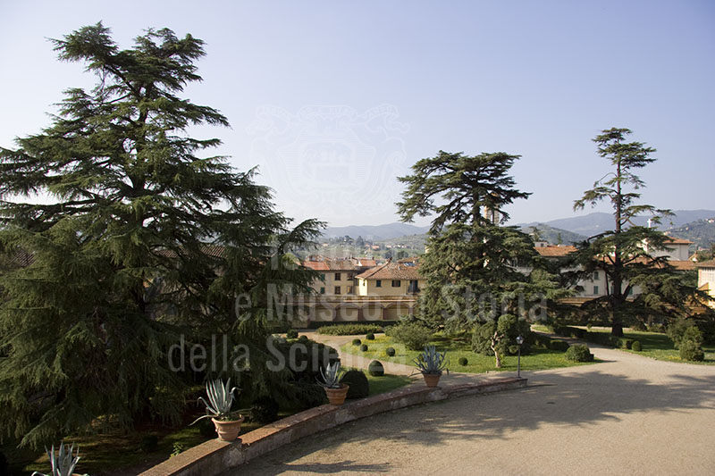 Veduta del giardino prospiciente Villa Ambra, Poggio a Caiano.