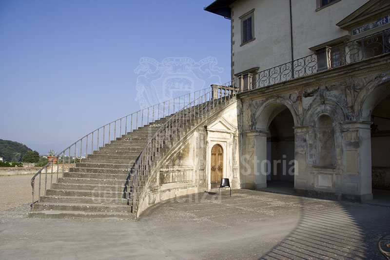 Dettaglio della scalinata di Villa Ambra, Poggio a Caiano.