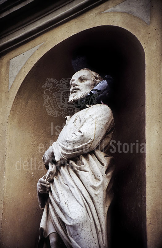 Statua nel centro storico di Pitigliano.
