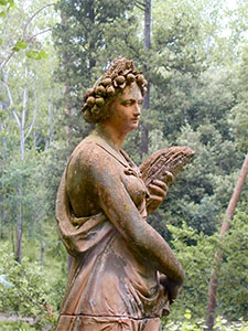 Dettaglio statua femminile, Giardino Stibbert, Firenze.