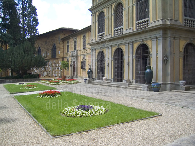 Il cortile del Museo Stibbert, Firenze.