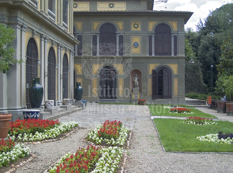 Courtyard of the Stibbert Museum, Florence.