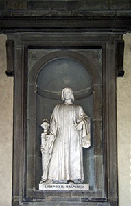 Statua di Lorenzo il Magnifico, Loggiato degli Uffizi, Firenze.