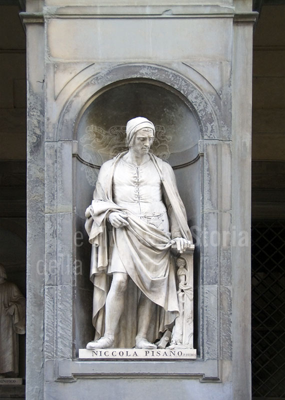 Statua di Nicola Pisano, Loggiato degli Uffizi, Firenze.