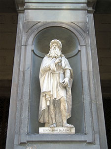 Statue of Leonardo da Vinci, the Uffizi Loggia, Florence.
