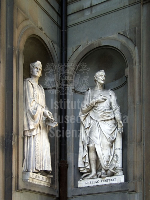 Statue di Francesco Guiciardini e Amerigo Vespucci, the Uffizi Loggia, Florence.
