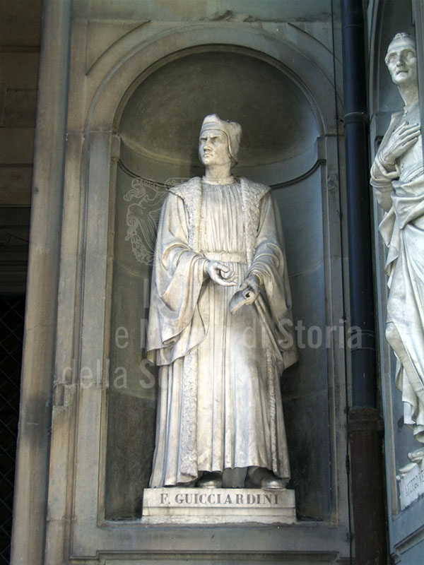 Statua di Francesco Guicciardini, Loggiato degli Uffizi, Firenze.