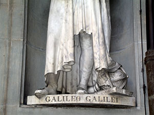 Basamento della statua di Galileo Galilei, Loggiato degli Uffizi, Firenze.