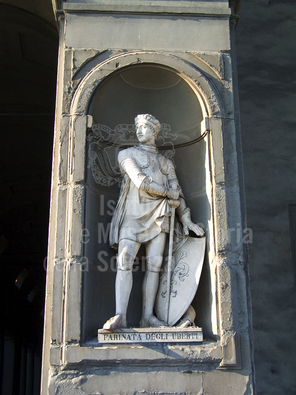 Statua di Farinata degli Uberti, Loggiato degli Uffizi, Firenze.