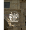 Bassorilievo sulla facciata della Biblioteca Nazionale Centrale di Firenze.