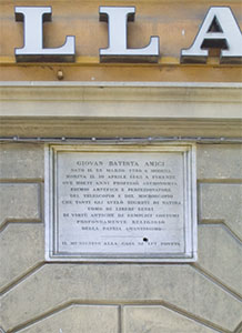 Iscrizione lapidea sulla casa di Giovanni Battista Amici, Firenze.
