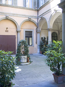 Courtyard of the house of Giovanni Battista Amici, Florence.