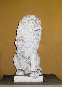 Statua nel cortile della casa di Giovanni Battista Amici, Firenze.