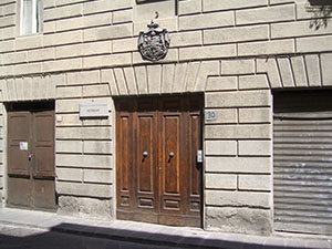 Portone d'ingresso dell'Istituto Demidoff, Firenze.