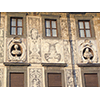 Busti sulla facciata della Scuola Normale Superiore, Pisa.