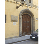 Portone d'ingresso della Biblioteca Riccardiana, Firenze.