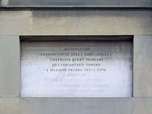 Lapide commemorativa del conte Ugolino della Gherardesca, che ristruttur il Giardino della Gherardesca, Firenze.