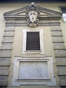 Particolare della facciata del Liceo Michelangiolo, Firenze.