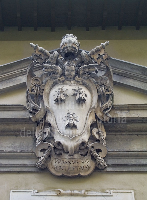 Coat of arms on the faade of the Liceo Classico "Michelangiolo", Florence.