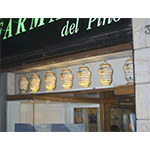 Alcuni vasi dell'Antica Farmacia del Pino, Firenze.