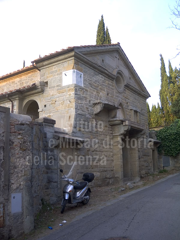 Cappella su via Boccaccio all'interno di Villa Schifanoia, Fiesole.