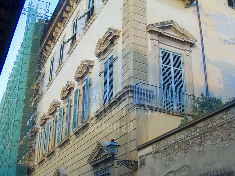 Dettaglio della facciata di Palazzo Capponi, Firenze.