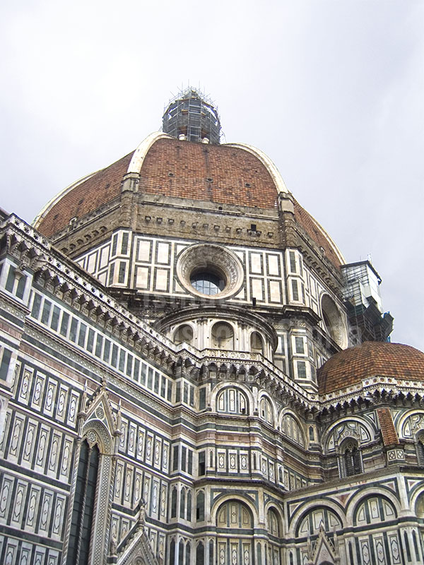 The Cupola di Santa Maria del Fiore, Florence, and one of the "Dead tribunes" added by Brunelleschi.