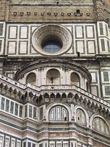 One of the "dead tribunes" built by Brunelleschi to sustain the horizontal thrusts of the Dome of the Cathedral of Florence.  In the middle of one of the niches, note the wooden hoist used to lift the material.