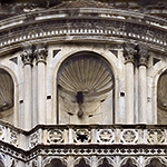 One of the "dead tribunes" added by Brunellesch as buttress for the Cupola di Santa Maria del Fiore in Florence.The wooden extensible winch used to lift loads can still be seen at the centre of one of the niches. .