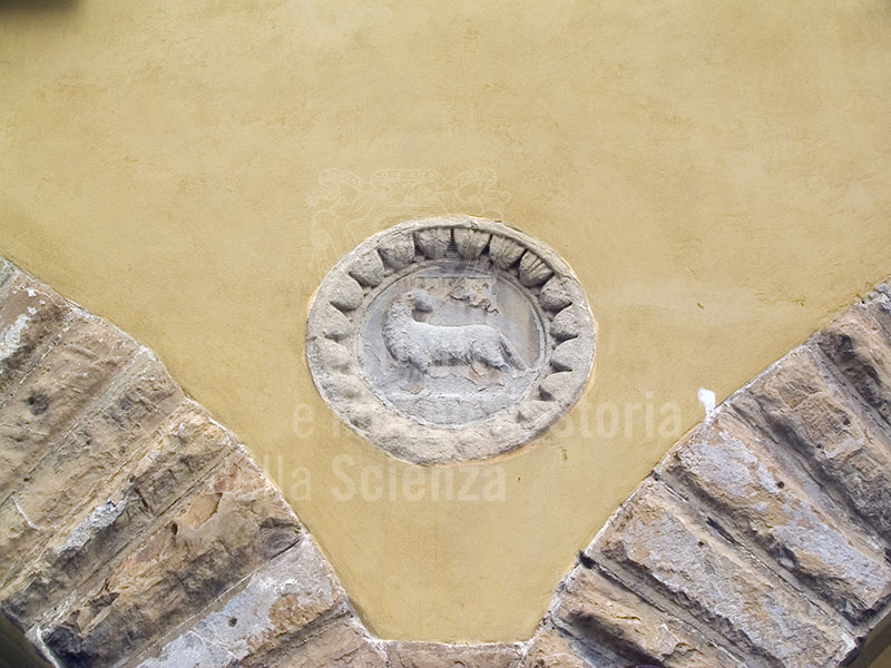 Coat of arms of the Wool Merchants Guild on the facade of the Museo dell'Opera di Santa Maria del Fiore of Florence.