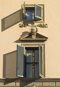 Coat of arms on the facade of Palazzo Guicciardini facing Piazza Pitti, Florence.