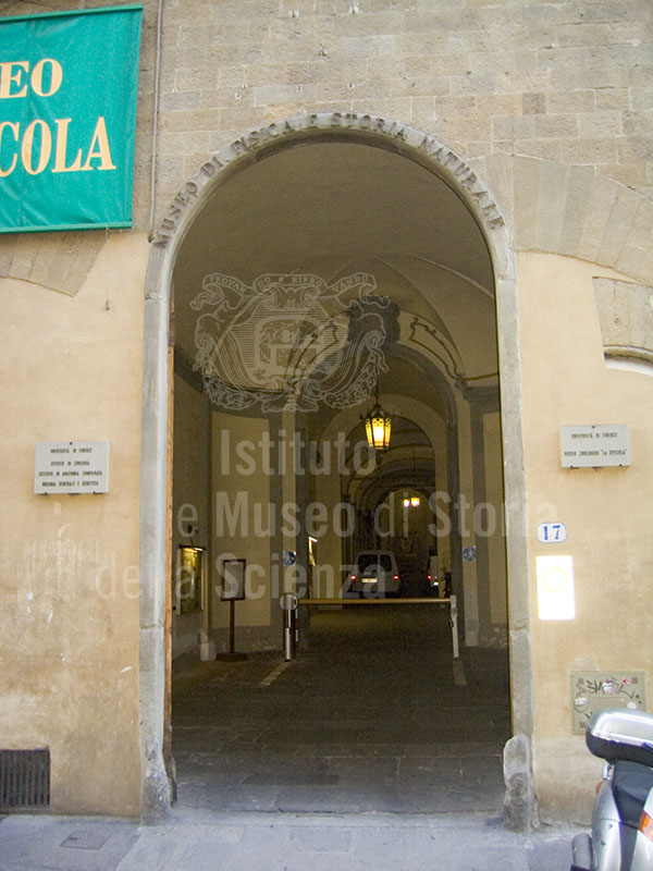 L'ingresso del Museo della Specola e del Dipartimento di Biologia Animale e Genetica "L. Pardi" dell'Universit degli Studi di Firenze.