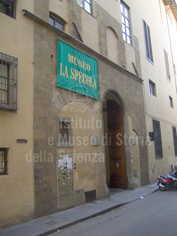 La facciata d'ingresso del Museo della Specola e del Dipartimento di Biologia Animale e Genetica "L. Pardi" dell'Universit degli Studi di Firenze.