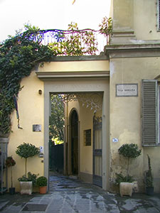 Ingresso del Giardino di Annalena su via Romana, Firenze.