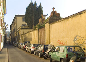 Ingresso del Giardino Torrigiani su via del Campuccio, Firenze.