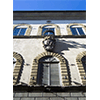 Stemma sulla facciata di Palazzo Feroni, in via de' Serragli, Firenze.