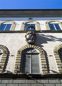 Coat of arms on the facade of Palazzo Feroni on Via de' Serragli, Florence.