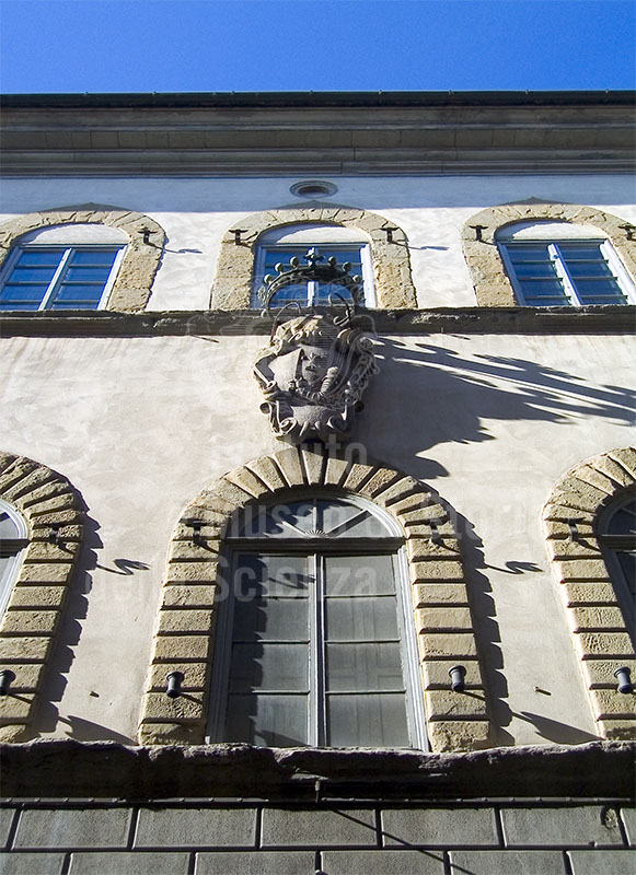 Coat of arms on the facade of Palazzo Feroni on Via de' Serragli, Florence.