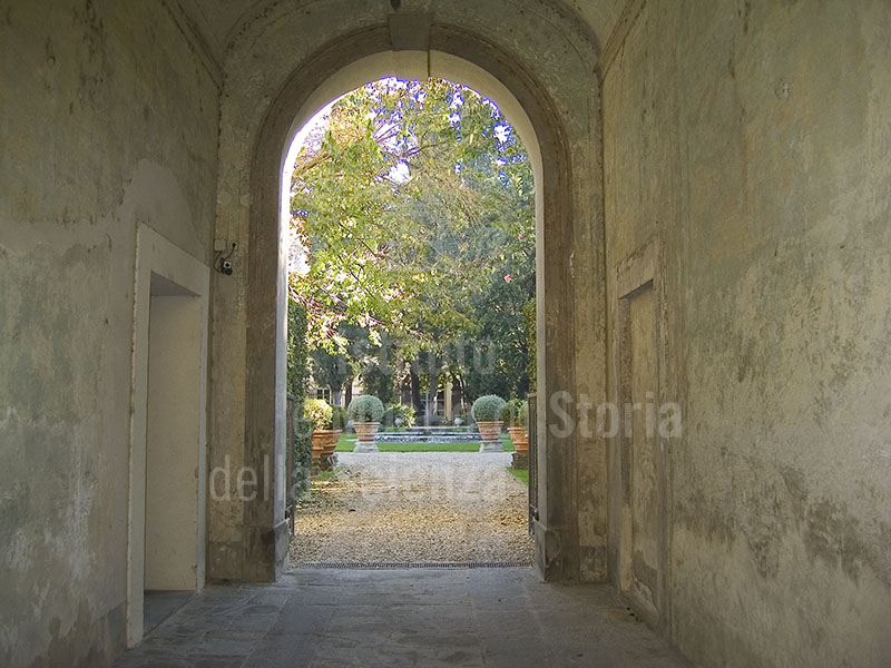 Entrance of Palazzo Feroni Garden in Piazza del Carmine, Florence.