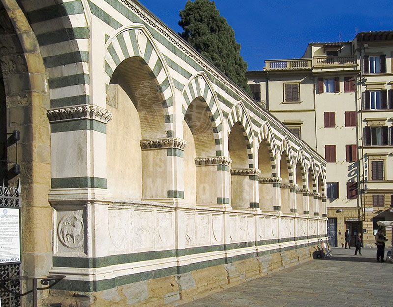 Il muro perimetrale del Chiostro di Santa Maria Novella, Firenze.