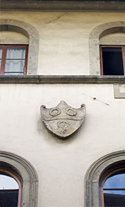 Coat of arms on the facade of the house of Giuseppe Barellai, Florence.