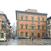La facciata di Palazzo Grifoni prospicente su Piazza SS. Annunziata, Firenze.