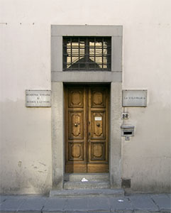 Ingresso alla sede dell'Accademia Toscana di Scienze e Lettere "La Colombaria", Firenze.