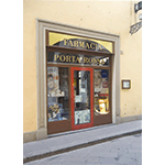 Vetrina della Farmacia di Porta Rossa, Firenze.