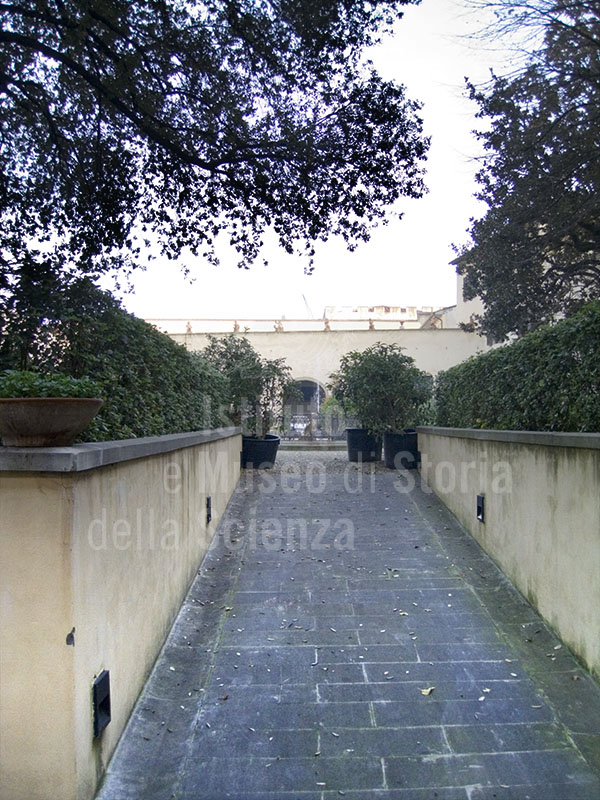 L'ingresso del Giardino di Palazzo Vivarelli Colonna, Firenze.